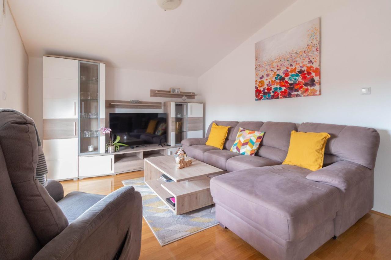 Modern Apartment Sara-Near The Beach Привлака Экстерьер фото