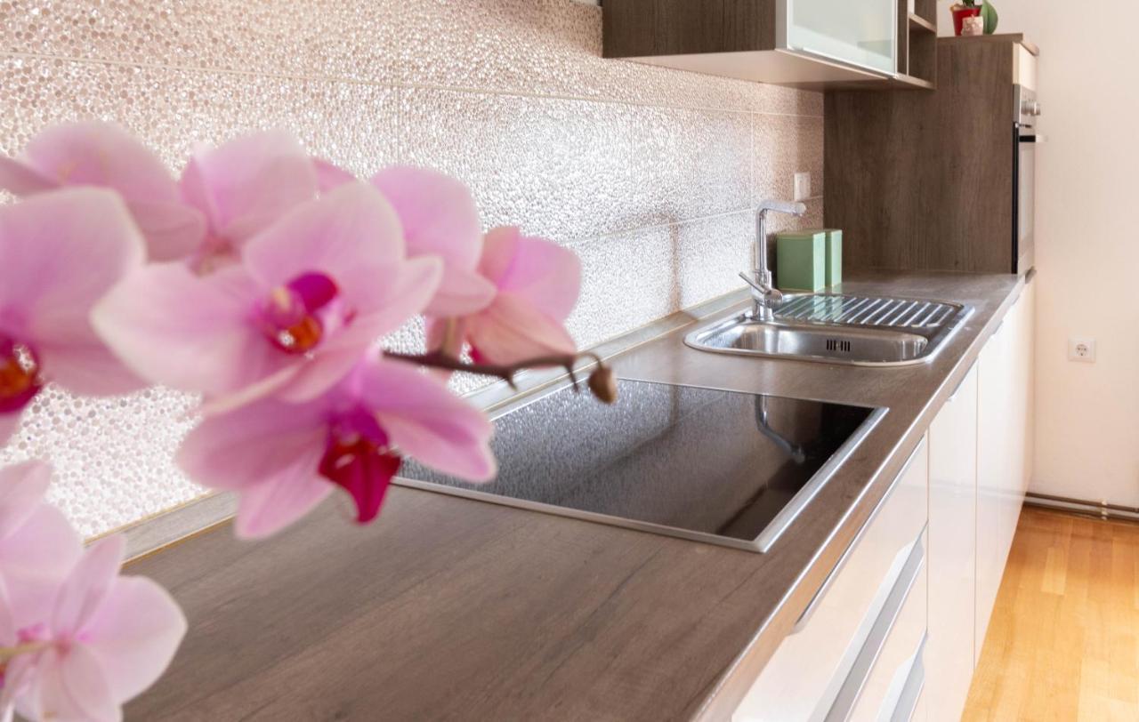 Modern Apartment Sara-Near The Beach Привлака Экстерьер фото
