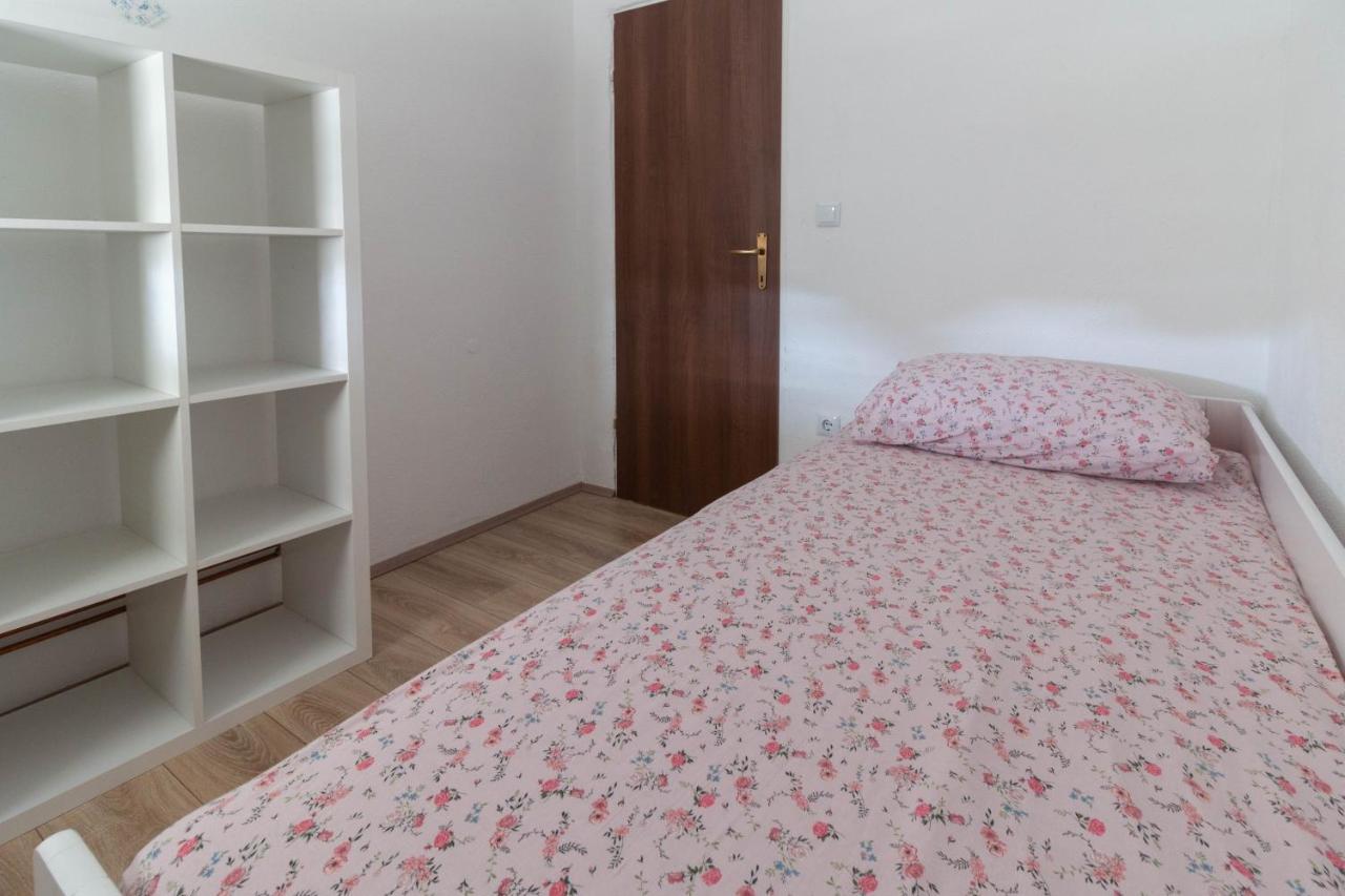 Modern Apartment Sara-Near The Beach Привлака Экстерьер фото